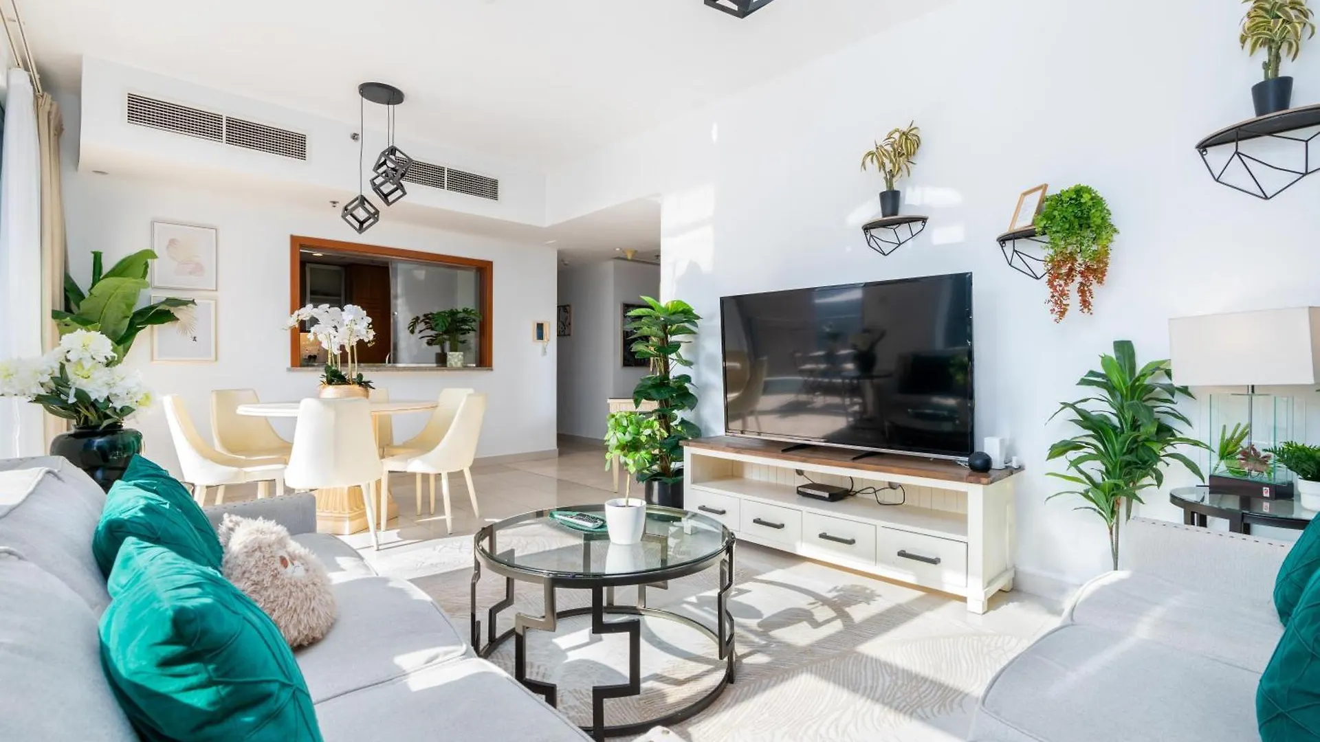 Apartment Full Dubai Opera Views / 5 Min Walk From Dubai Mall & Burj Khalifa / 3 Bdr / The Best Location